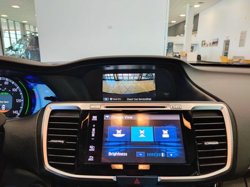Used 2017 Honda Accord Touring image 18