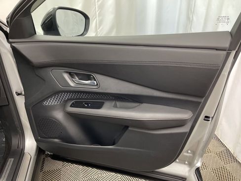 Used 2023 Nissan Ariya AWD image 29