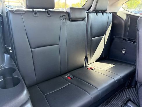 Used 2024 Toyota Highlander XLE FWD image 20