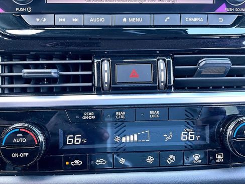 Used 2025 Nissan Pathfinder SV image 33