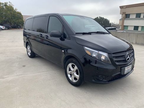 Used 2017 Mercedes-Benz Metris Passenger image 3