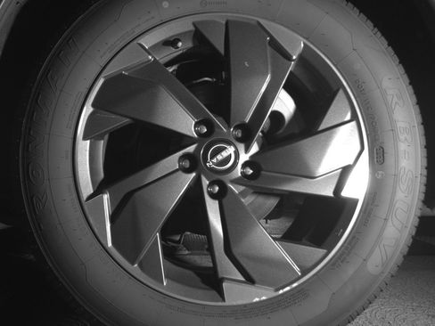 Used 2025 Nissan Rogue SV image 14