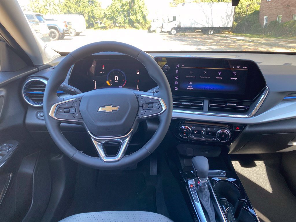 New 2026 Chevrolet Trax LT w/ LT Convenience Package FWD image 10