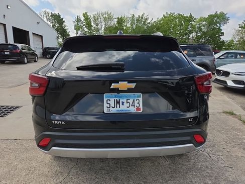 Used 2025 Chevrolet Trax LT w/ LT Convenience Package image 10