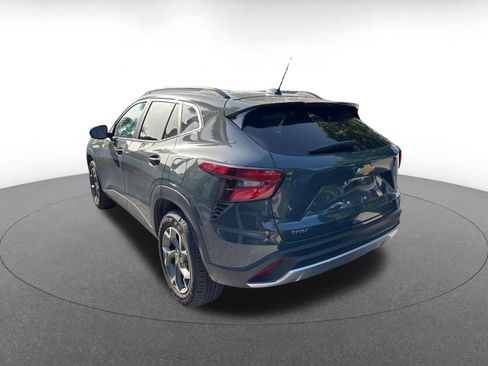 Used 2025 Chevrolet Trax LT FWD image 5