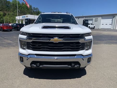 Used 2025 Chevrolet Silverado 3500 LT w/ Convenience Package AWD/4WD image 17