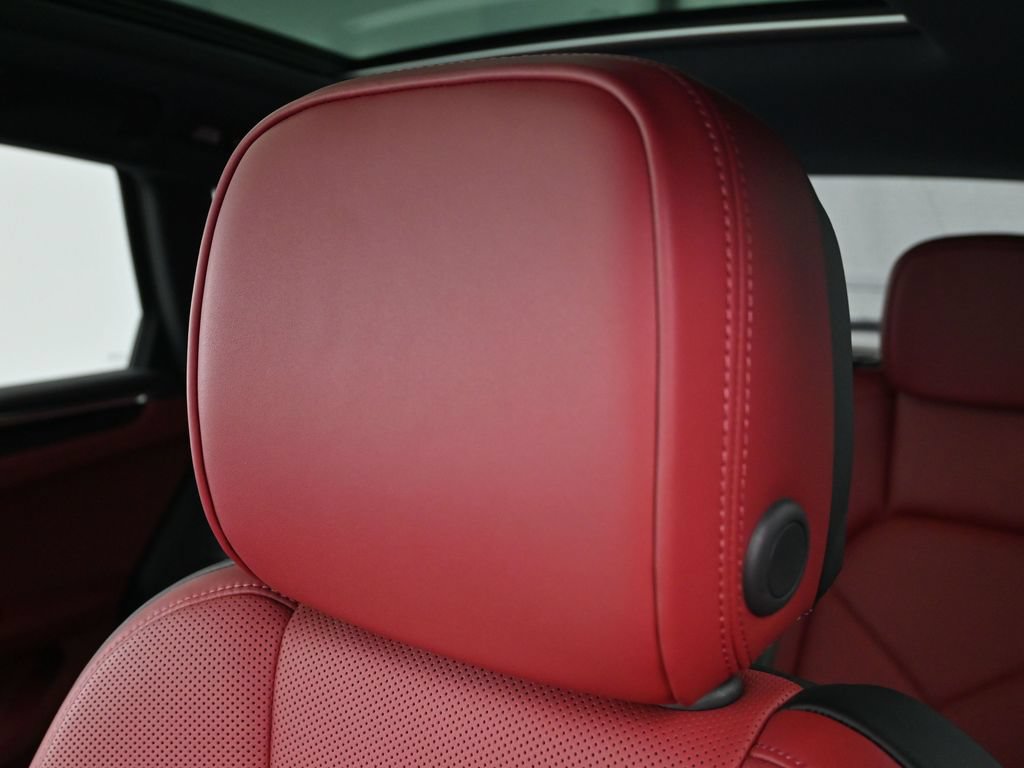 Certified 2026 Porsche Macan S AWD/4WD image 20