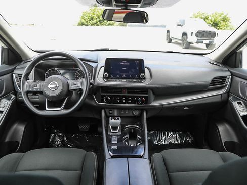 Used 2024 Nissan Rogue S FWD image 12