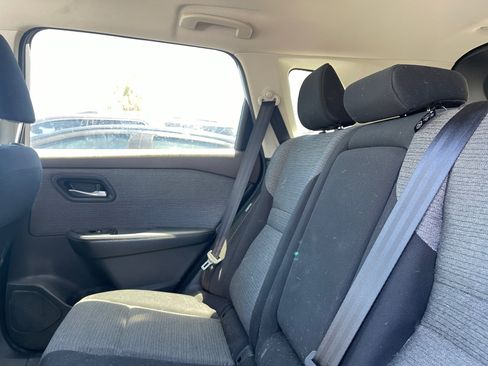 Used 2022 Nissan Rogue SV AWD/4WD image 17