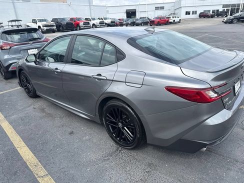 Used 2025 Toyota Camry SE FWD image 4