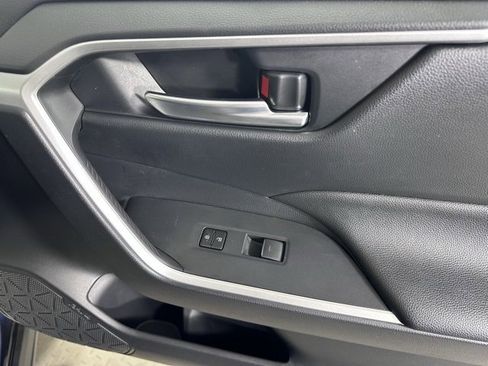 Used 2023 Toyota RAV4 SE image 10