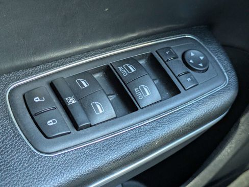 Used 2023 Chrysler 300 S RWD image 13