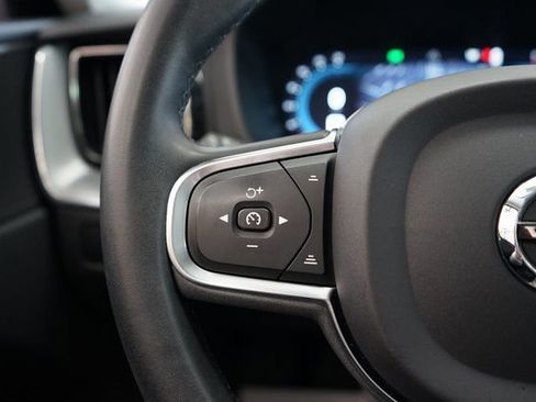 Used 2023 Volvo XC60 B5 Core image 34