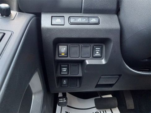 Used 2024 Nissan Frontier SV w/ SV Convenience Package image 21