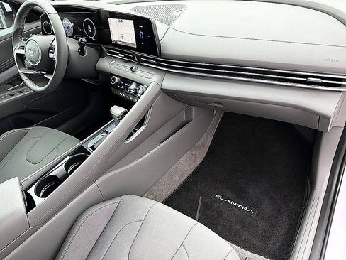 Certified 2025 Hyundai Elantra SEL FWD image 22