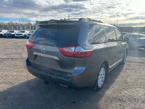 Used 2017 Toyota Sienna Limited Premium image 6