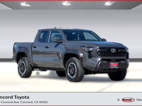 Used 2025 Toyota Tacoma TRD Off-Road AWD/4WD image 1