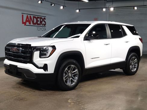 Used 2025 GMC Terrain Elevation image 3