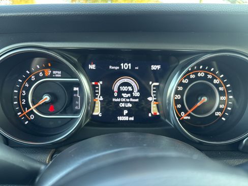 Certified 2023 Jeep Gladiator Willys image 25