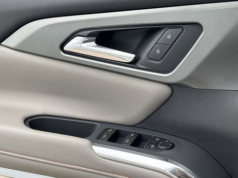 New 2026 Chevrolet Traverse LT w/ Sun and Wheel Package FWD image 22
