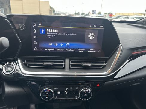 Certified 2024 Chevrolet Trax RS w/ Sunroof Package FWD image 13