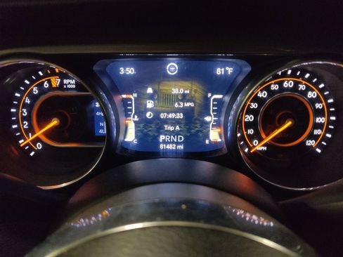 Used 2018 Jeep Wrangler Unlimited Sahara w/ Cold Weather Group AWD/4WD image 23