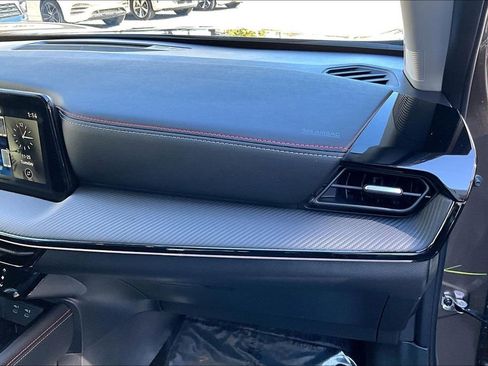 Used 2025 Nissan Kicks SR image 21