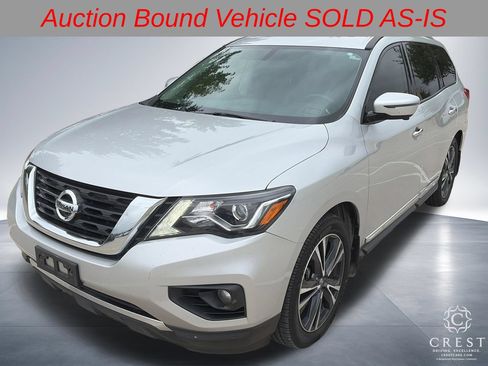 Used 2018 Nissan Pathfinder Platinum FWD image 4