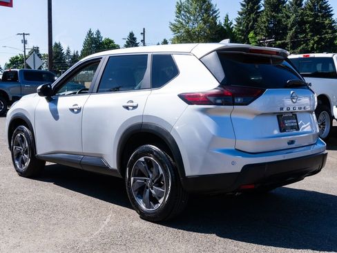 Used 2025 Nissan Rogue SV FWD image 4