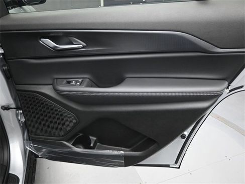 New 2025 Jeep Grand Cherokee L Altitude image 18