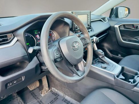 Used 2020 Toyota RAV4 LE w/ All Weather Liner Package AWD/4WD image 23