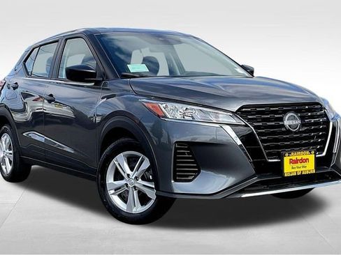 New 2025 Nissan Kicks Play S image 1