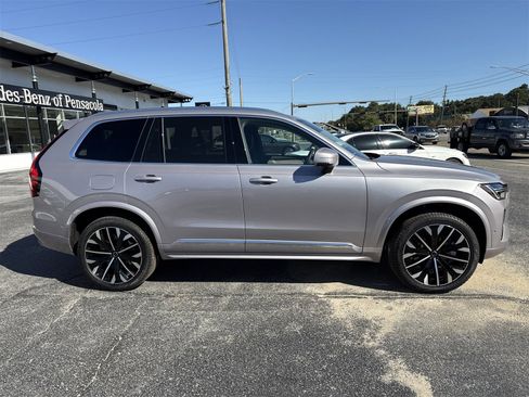 New 2026 Volvo XC90 B5 Plus w/ Protection Package Premier image 6
