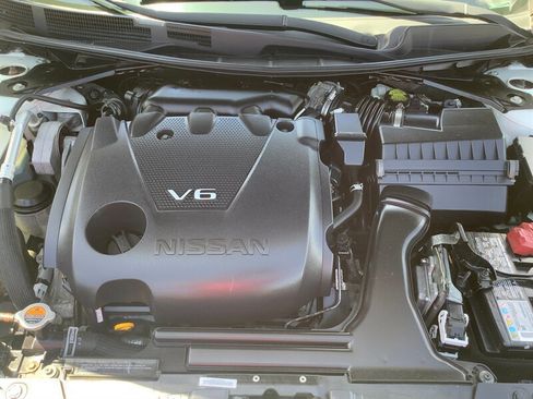 Used 2019 Nissan Maxima SR w/ Premium Package FWD image 9