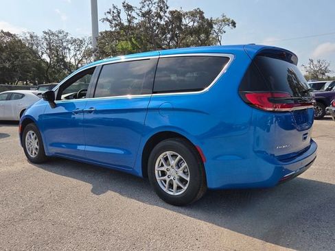 New 2026 Chrysler Pacifica Select FWD image 5