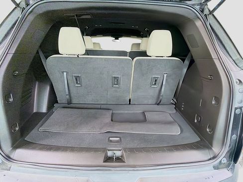 Used 2022 Chevrolet Traverse LS FWD image 30