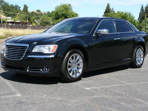Used 2012 Chrysler 300 Limited image 9