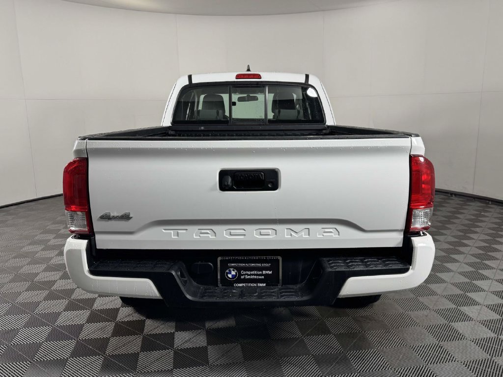 Used 2017 Toyota Tacoma SR w/ SR Convenience Package AWD/4WD image 9