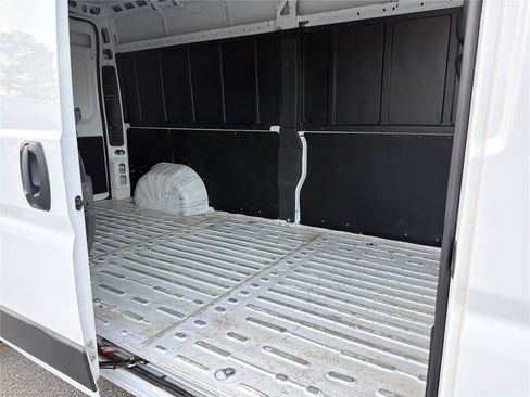 Used 2024 RAM ProMaster 2500 w/ Convenience Group FWD image 14