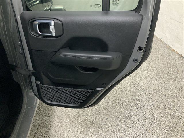 Used 2023 Jeep Wrangler Unlimited Sahara AWD/4WD image 20