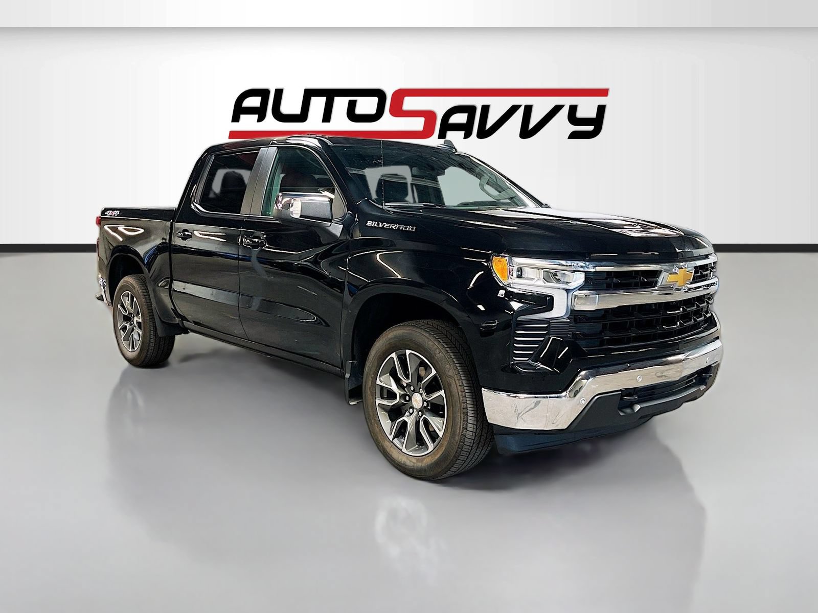 Used 2025 Chevrolet Silverado 1500 LT AWD/4WD image 1