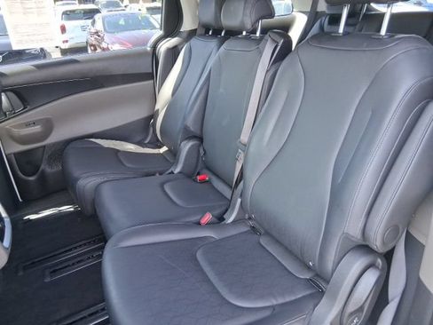 Used 2026 Kia Carnival FWD image 18