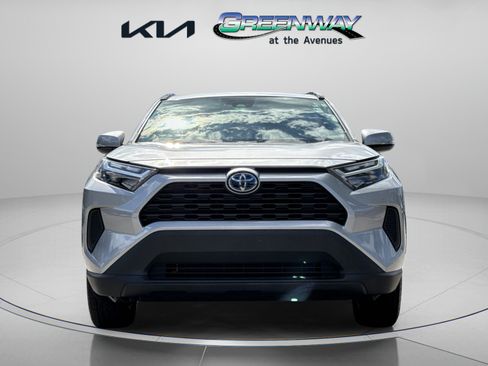 Used 2022 Toyota RAV4 XLE w/ Convenience Package AWD/4WD image 3