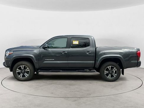 Used 2019 Toyota Tacoma TRD Sport AWD/4WD image 2