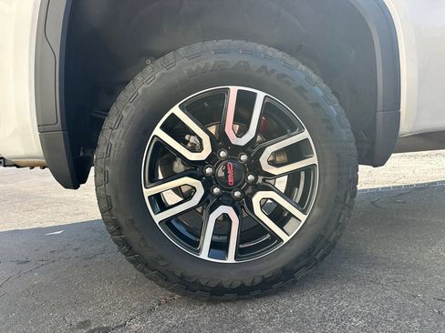 Used 2025 GMC Sierra 1500 AT4 w/ AT4 Premium Package image 18