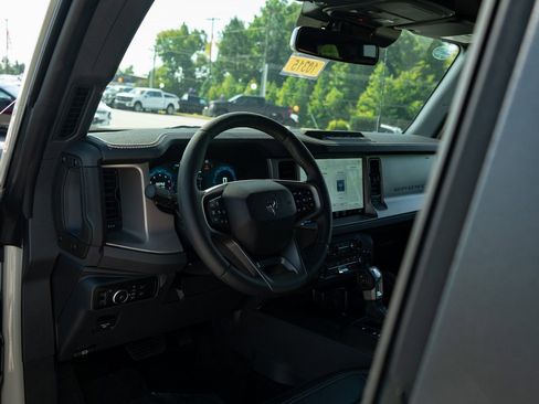 New 2025 Ford Bronco Outer Banks w/ Sasquatch Package image 13