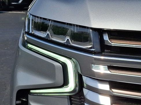 Used 2024 Chevrolet Suburban High Country AWD/4WD image 9