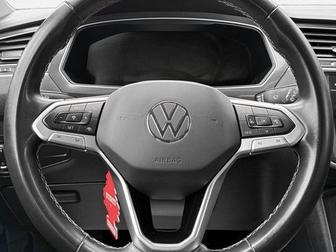 Used 2024 Volkswagen Tiguan SE AWD/4WD image 18
