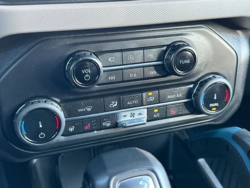 Used 2022 Ford Bronco Wildtrak AWD/4WD image 19