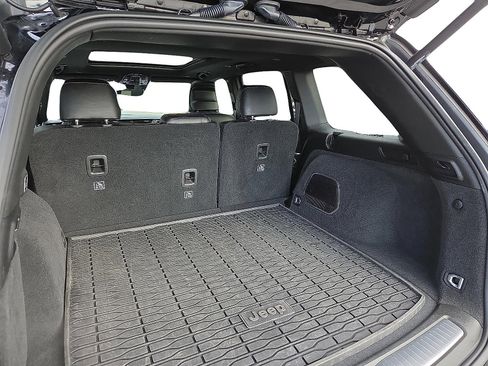 Used 2023 Jeep Grand Cherokee Overland w/ Advanced Protech Group III image 9